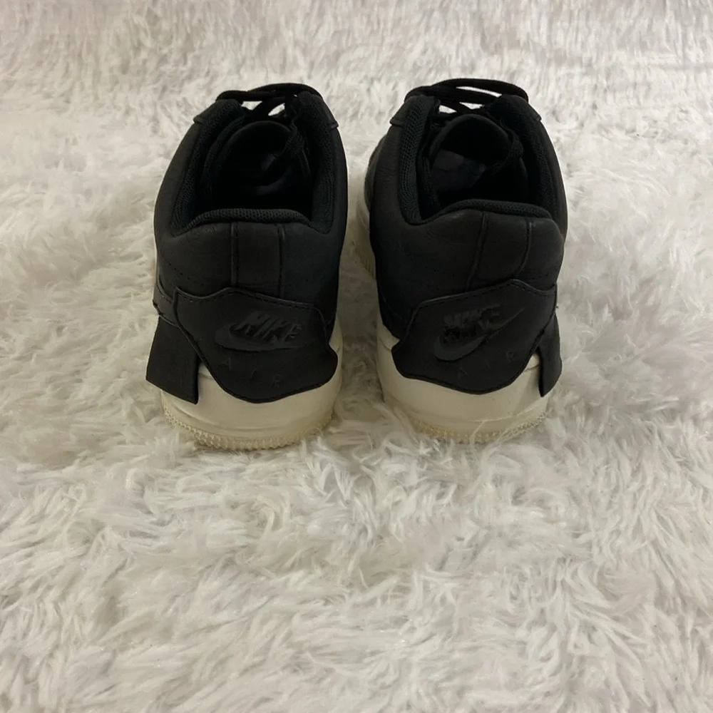 NIKE AIR FORCE 1 WOMEN BLACK LOW BACK SNEAKERS.SIZE-7.